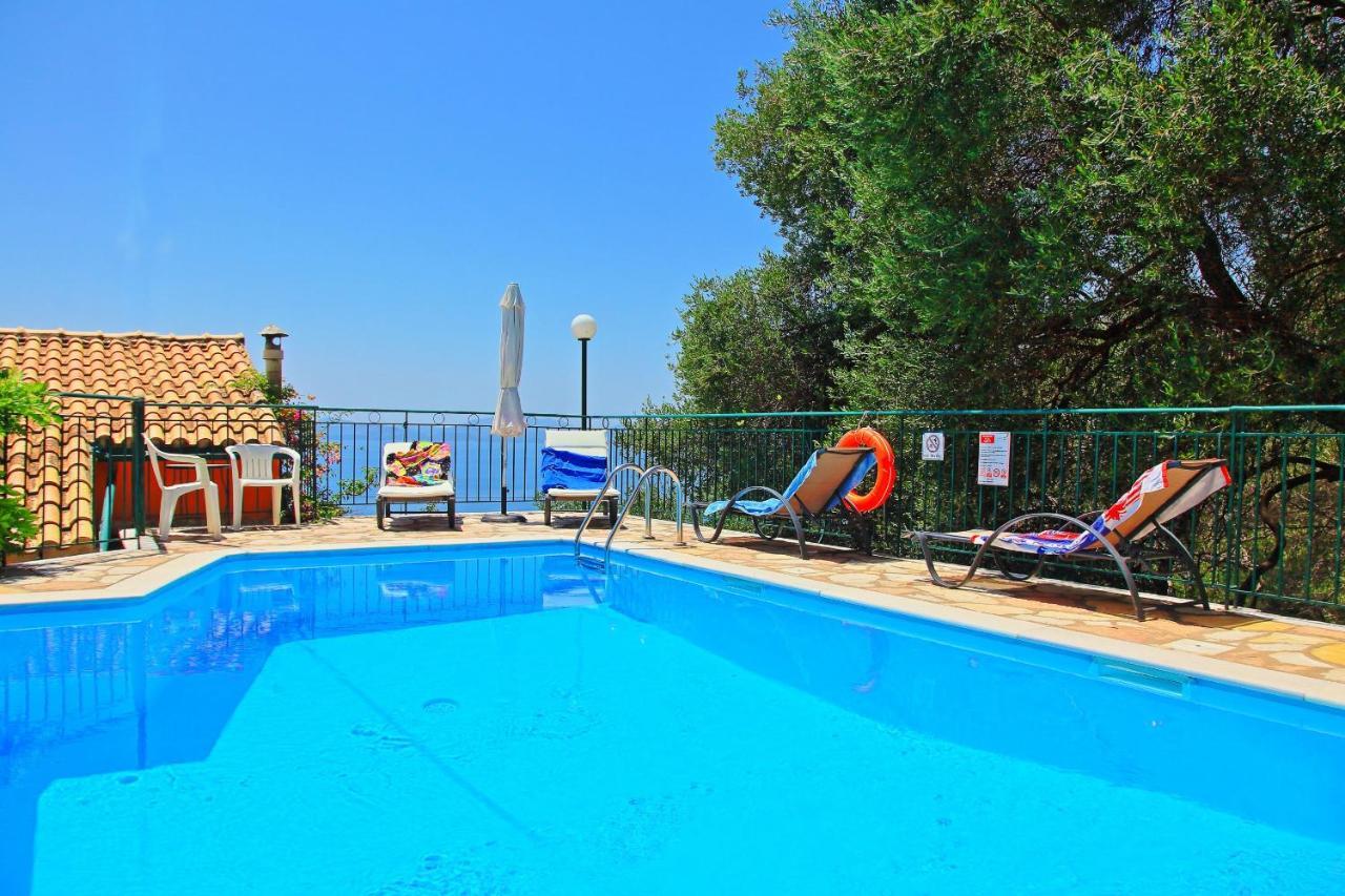 Seaview Calypso Villa Nisaki  Bagian luar foto