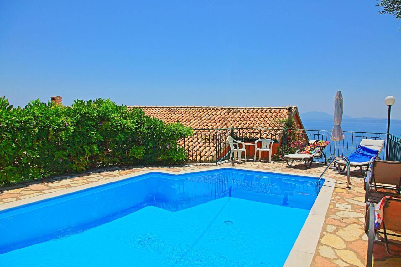 Seaview Calypso Villa Nisaki  Bagian luar foto